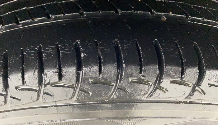 2015 Maruti Swift Dzire ZDI, Diesel, Manual, 63,320 km, Right Rear Tyre Tread