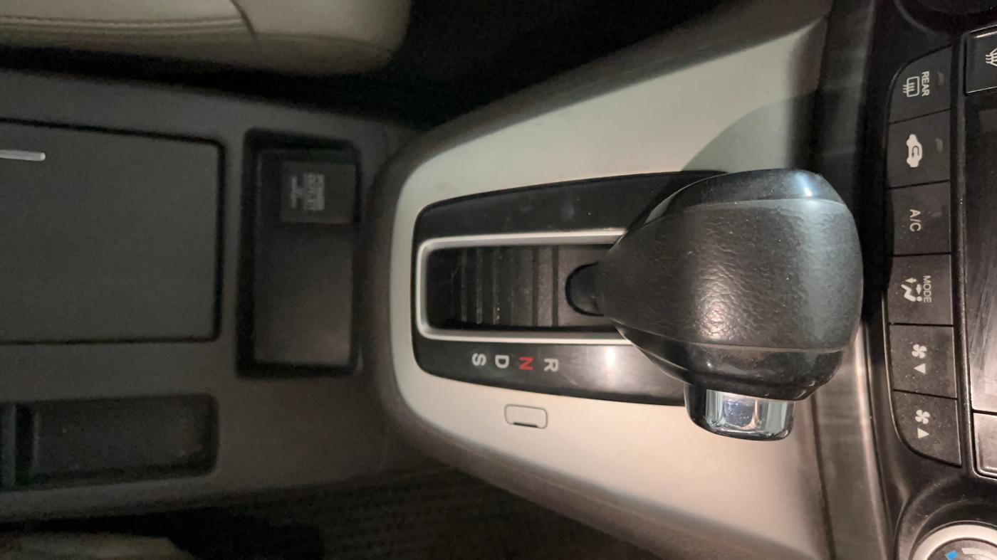 2015 Honda CRV 2.0L I-VTEC 2WD AT, Petrol, Automatic, 91,742 km, Gear Lever
