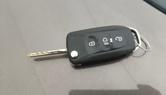 2018 Tata Tiago XZ PETROL, Petrol, Manual, 1,02,630 km, Key Close Up