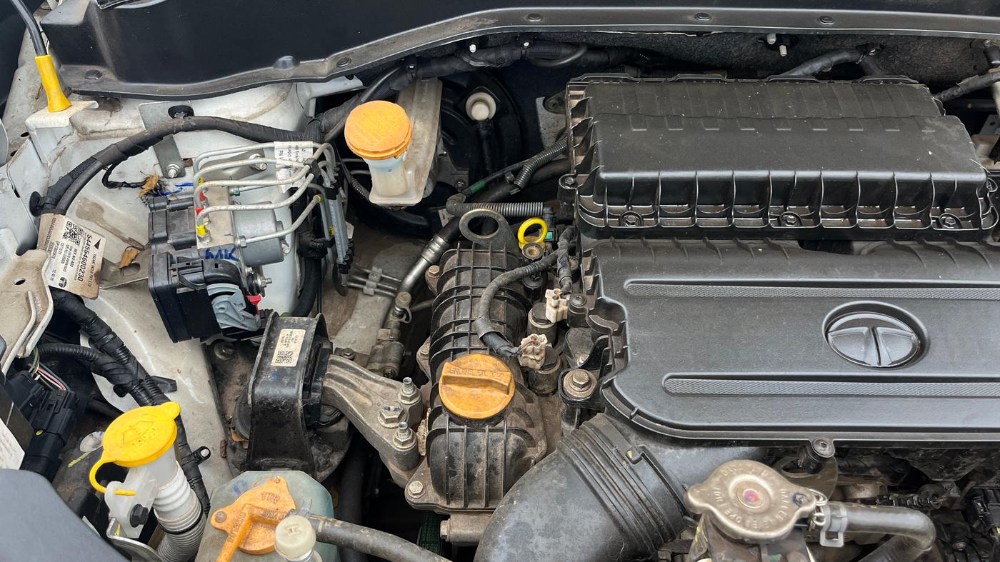 2022 Tata PUNCH ADVENTURE MT, Petrol, Manual, 19,583 km, Engine View - Right