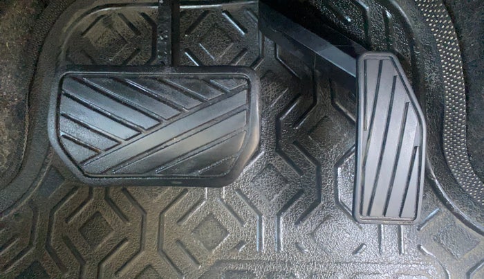 2017 Maruti Wagon R 1.0 VXI (O) AMT, Petrol, Automatic, 49,218 km, Pedals