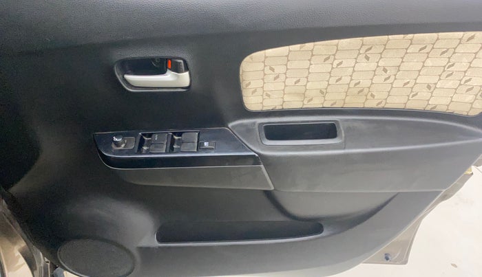 2017 Maruti Wagon R 1.0 VXI (O) AMT, Petrol, Automatic, 49,218 km, Driver Side Door Panels Control