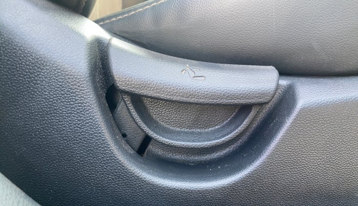 2017 Hyundai Grand i10 MAGNA 1.2 KAPPA VTVT, Petrol, Manual, 44,728 km, Driver Side Adjustment Panel