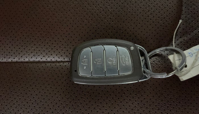 2021 Hyundai ALCAZAR 1.5 SIGNATURE (O) AT 6STR, Diesel, Automatic, 84,579 km, Key Close Up