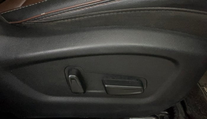 2021 Hyundai ALCAZAR 1.5 SIGNATURE (O) AT 6STR, Diesel, Automatic, 84,579 km, Driver Side Adjustment Panel
