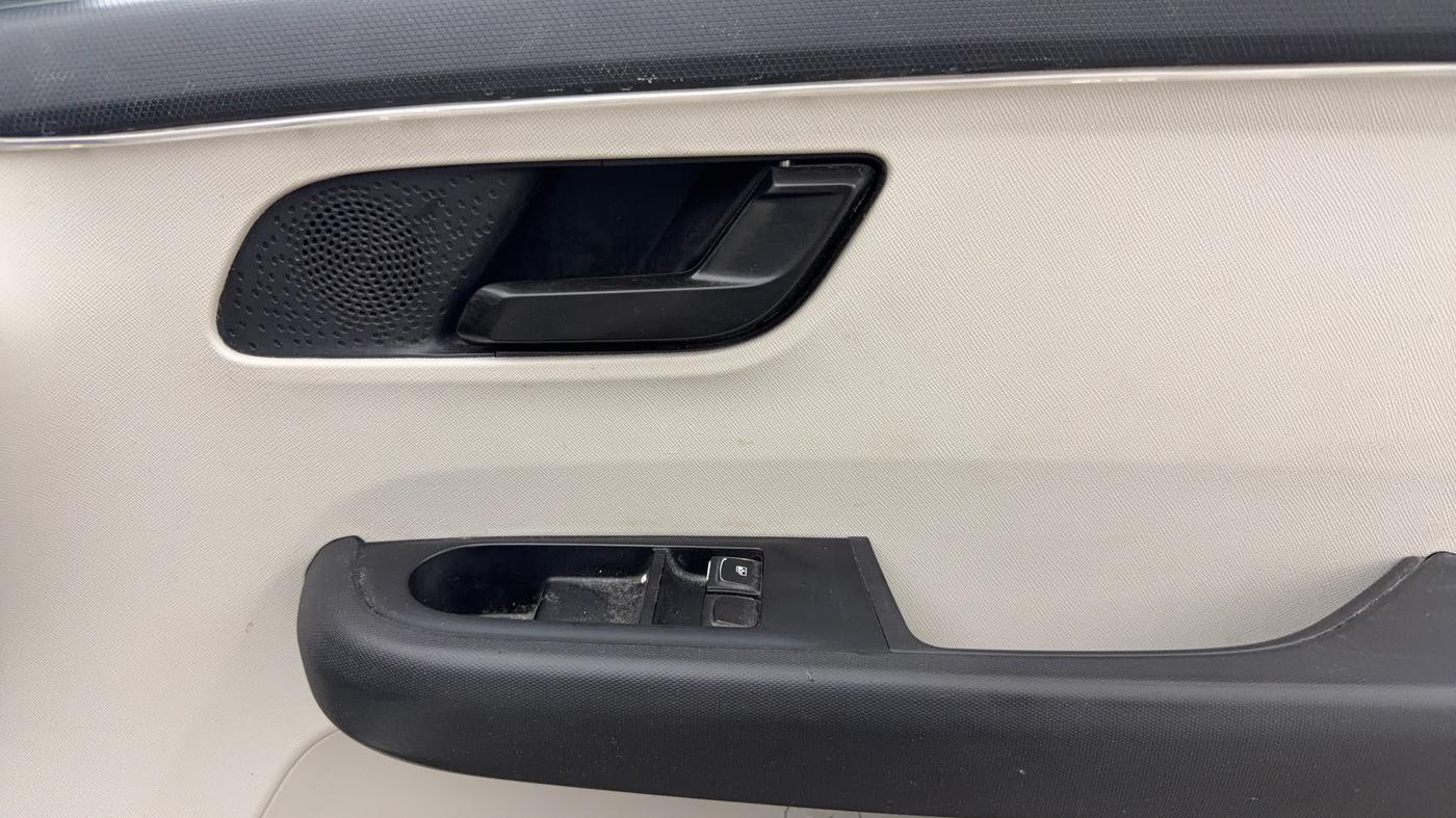 2021 Tata ALTROZ XE PETROL, Petrol, Manual, 83,234 km, Driver Side Door Panels Control