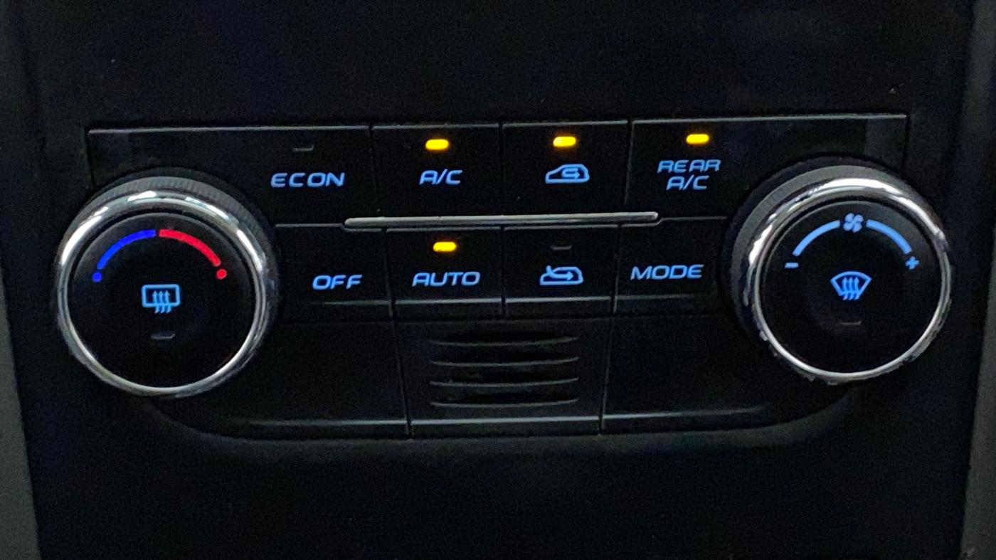 2017 Mahindra XUV500 W10 AT, Diesel, Automatic, 75,579 km, Automatic Climate Control