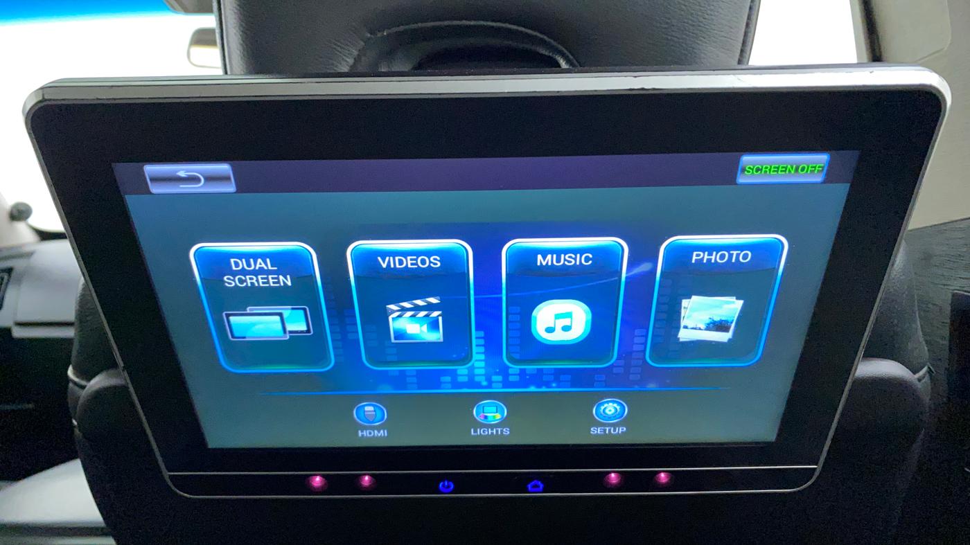 2017 Mahindra XUV500 W10 AT, Diesel, Automatic, 75,579 km, Display Screen For Rear Passengers