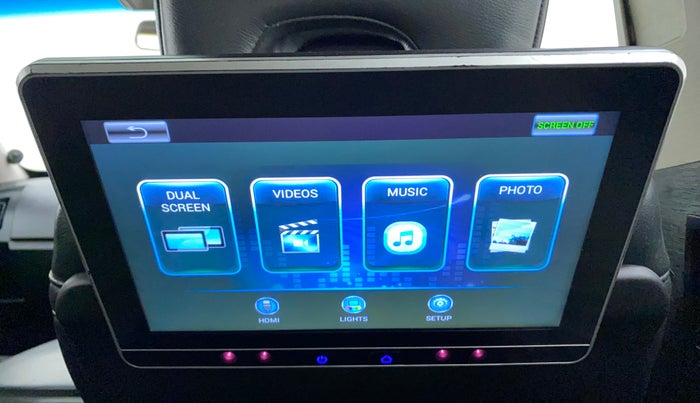 2017 Mahindra XUV500 W10 AT, Diesel, Automatic, 75,579 km, Display Screen For Rear Passengers