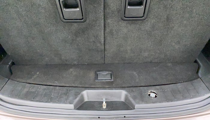 2017 Mahindra XUV500 W10 AT, Diesel, Automatic, 75,579 km, Boot Inside