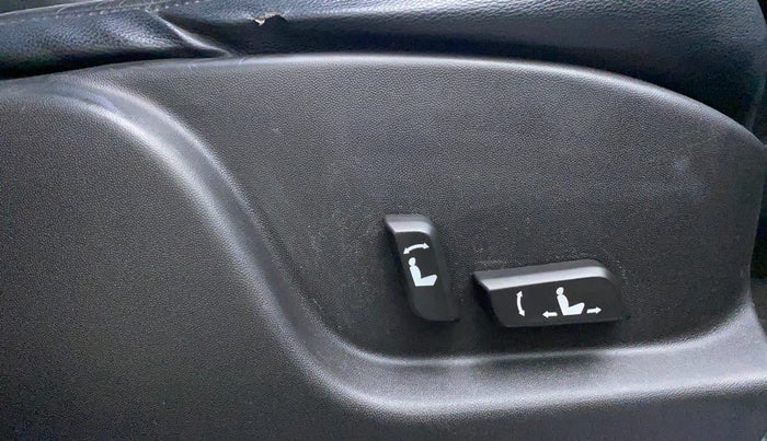 2017 Mahindra XUV500 W10 AT, Diesel, Automatic, 75,579 km, Driver Side Adjustment Panel