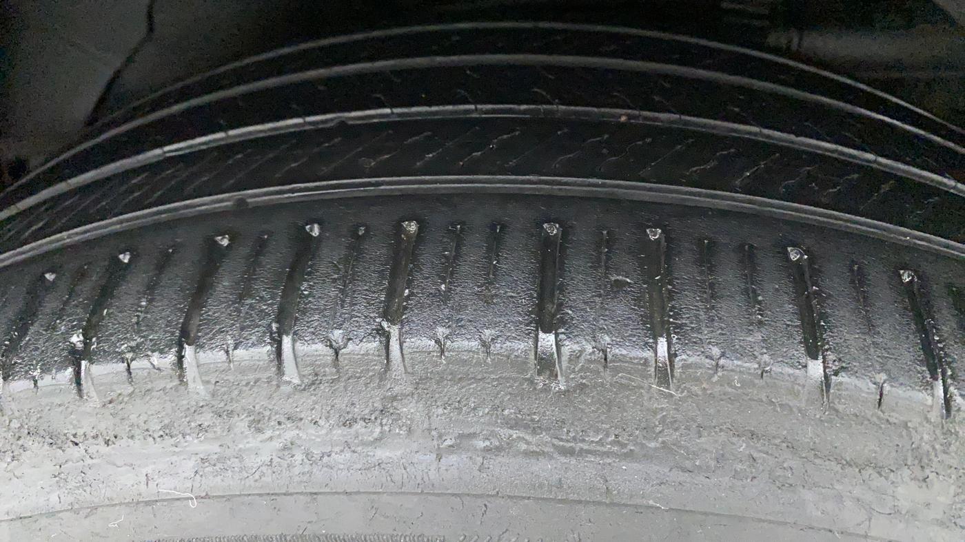 2017 Mahindra XUV500 W10 AT, Diesel, Automatic, 75,579 km, Left Rear Tyre Tread