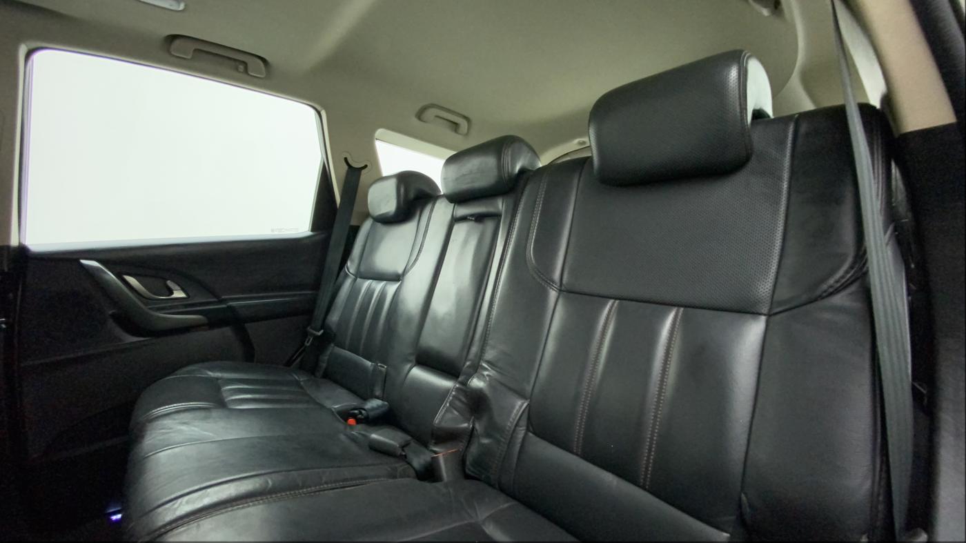 2017 Mahindra XUV500 W10 AT, Diesel, Automatic, 75,579 km, Right Side Rear Door Cabin