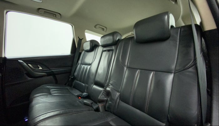 2017 Mahindra XUV500 W10 AT, Diesel, Automatic, 75,579 km, Right Side Rear Door Cabin