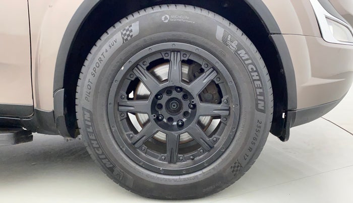 2017 Mahindra XUV500 W10 AT, Diesel, Automatic, 75,579 km, Right Front Wheel