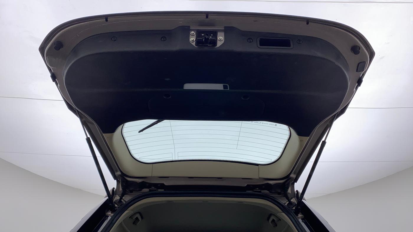 2017 Mahindra XUV500 W10 AT, Diesel, Automatic, 75,579 km, Boot Door Open