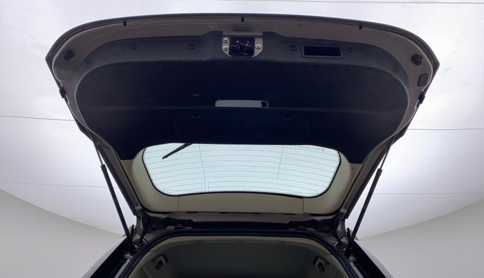 2017 Mahindra XUV500 W10 AT, Diesel, Automatic, 75,579 km, Boot Door Open