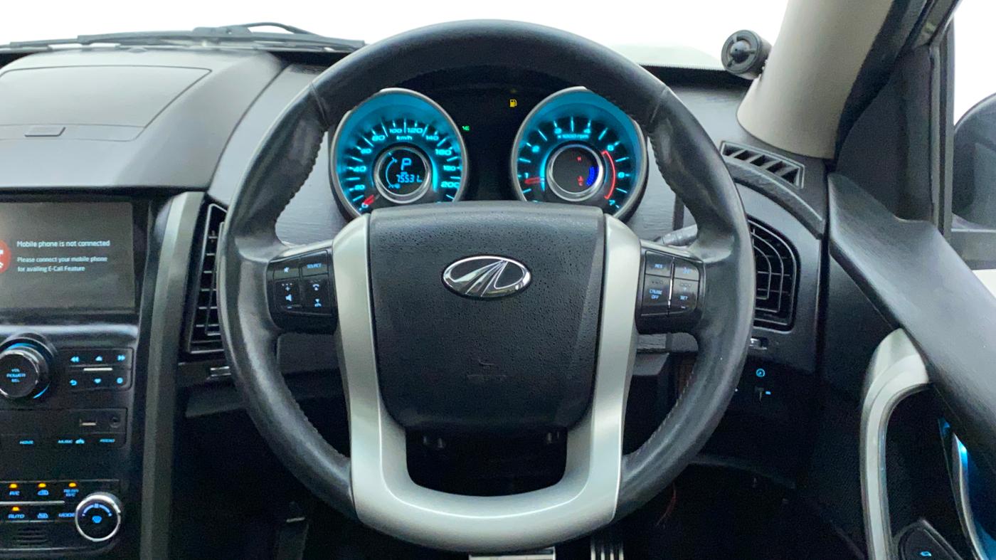 2017 Mahindra XUV500 W10 AT, Diesel, Automatic, 75,579 km, Steering Wheel Close Up