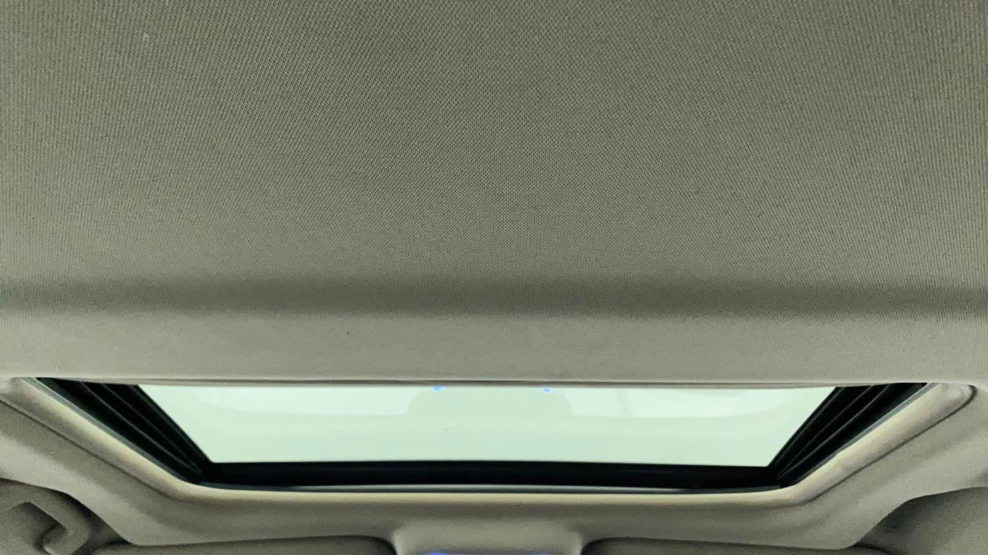 2017 Mahindra XUV500 W10 AT, Diesel, Automatic, 75,579 km, Moonroof/ Sunroof