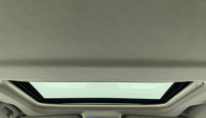 2017 Mahindra XUV500 W10 AT, Diesel, Automatic, 75,579 km, Moonroof/ Sunroof