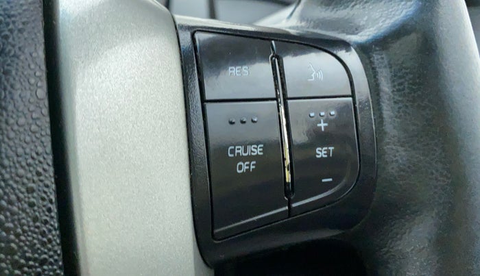 2017 Mahindra XUV500 W10 AT, Diesel, Automatic, 75,579 km, Adaptive Cruise Control