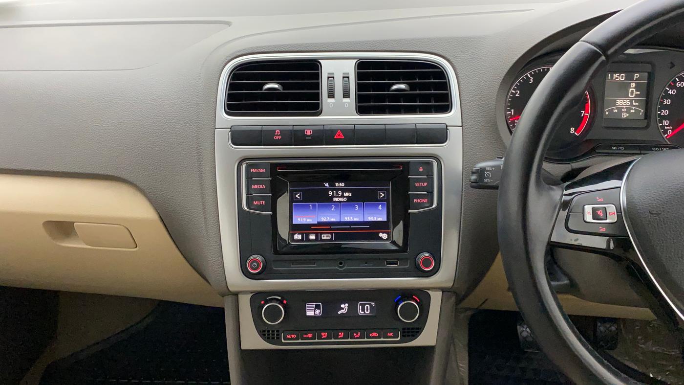 2016 Volkswagen Vento HIGHLINE PETROL AT, Petrol, Automatic, 38,304 km, Air Conditioner