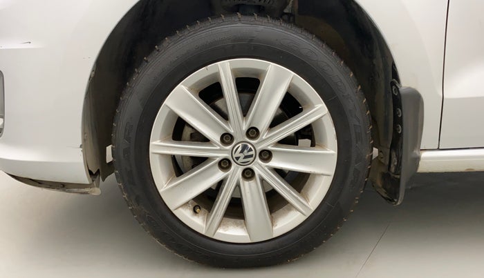 2016 Volkswagen Vento HIGHLINE PETROL AT, Petrol, Automatic, 38,304 km, Left Front Wheel