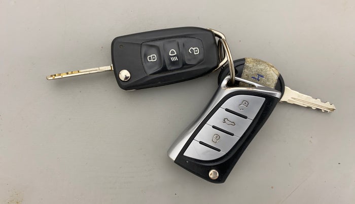 2018 Tata Tiago XZ PETROL, Petrol, Manual, 78,878 km, Key Close Up