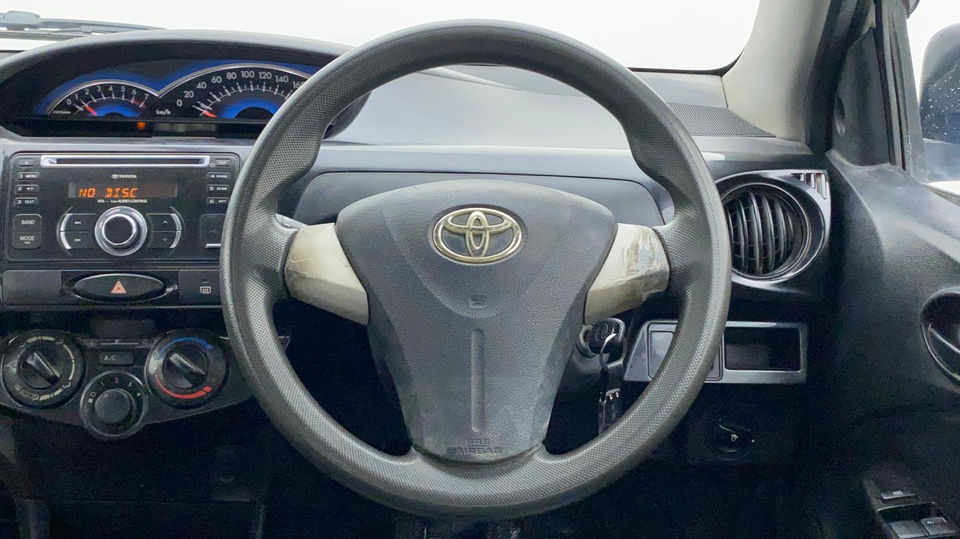 2015 Toyota Etios CROSS 1.2 G, Petrol, Manual, 79,927 km, Steering Wheel Close Up