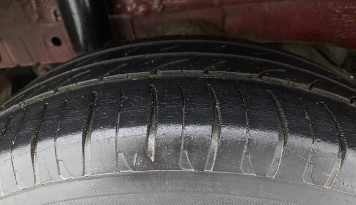2018 Mahindra KUV 100 NXT K2 P 6 STR, CNG, Manual, 50,598 km, Right Rear Tyre Tread