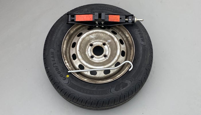 2018 Mahindra KUV 100 NXT K2 P 6 STR, CNG, Manual, 50,598 km, Dicky (Boot door) - Tool missing