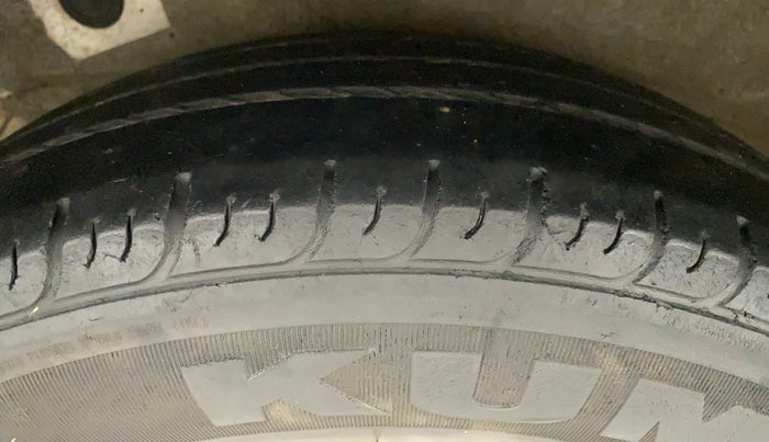 2013 Hyundai i10 ERA 1.1, CNG, Manual, 87,907 km, Right Rear Tyre Tread