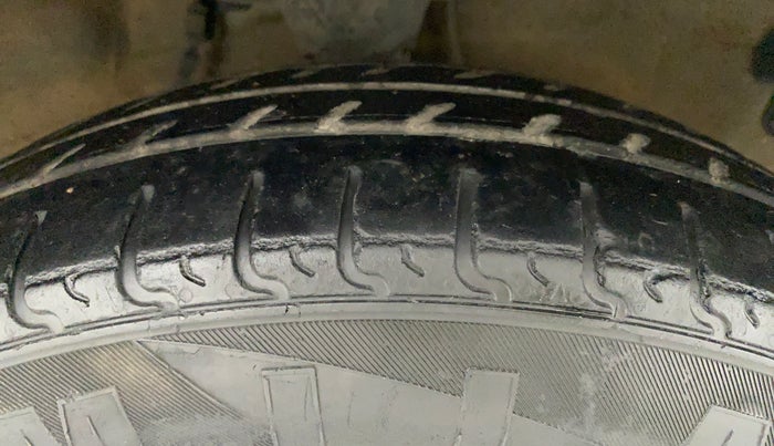 2013 Hyundai i10 ERA 1.1, CNG, Manual, 87,907 km, Right Front Tyre Tread