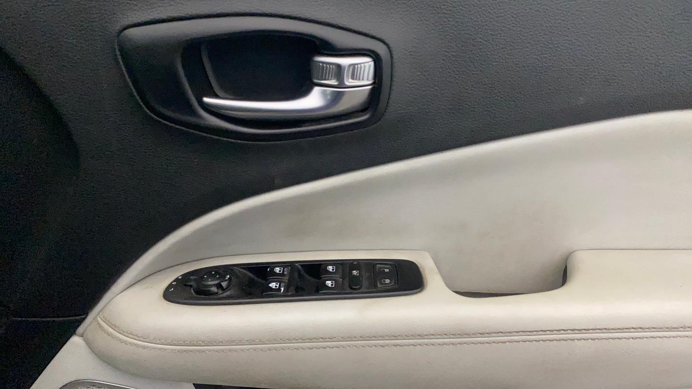 2020 Jeep Compass LONGITUDE PLUS 1.4 PETROL AT, Petrol, Automatic, 76,215 km, Driver Side Door Panels Control
