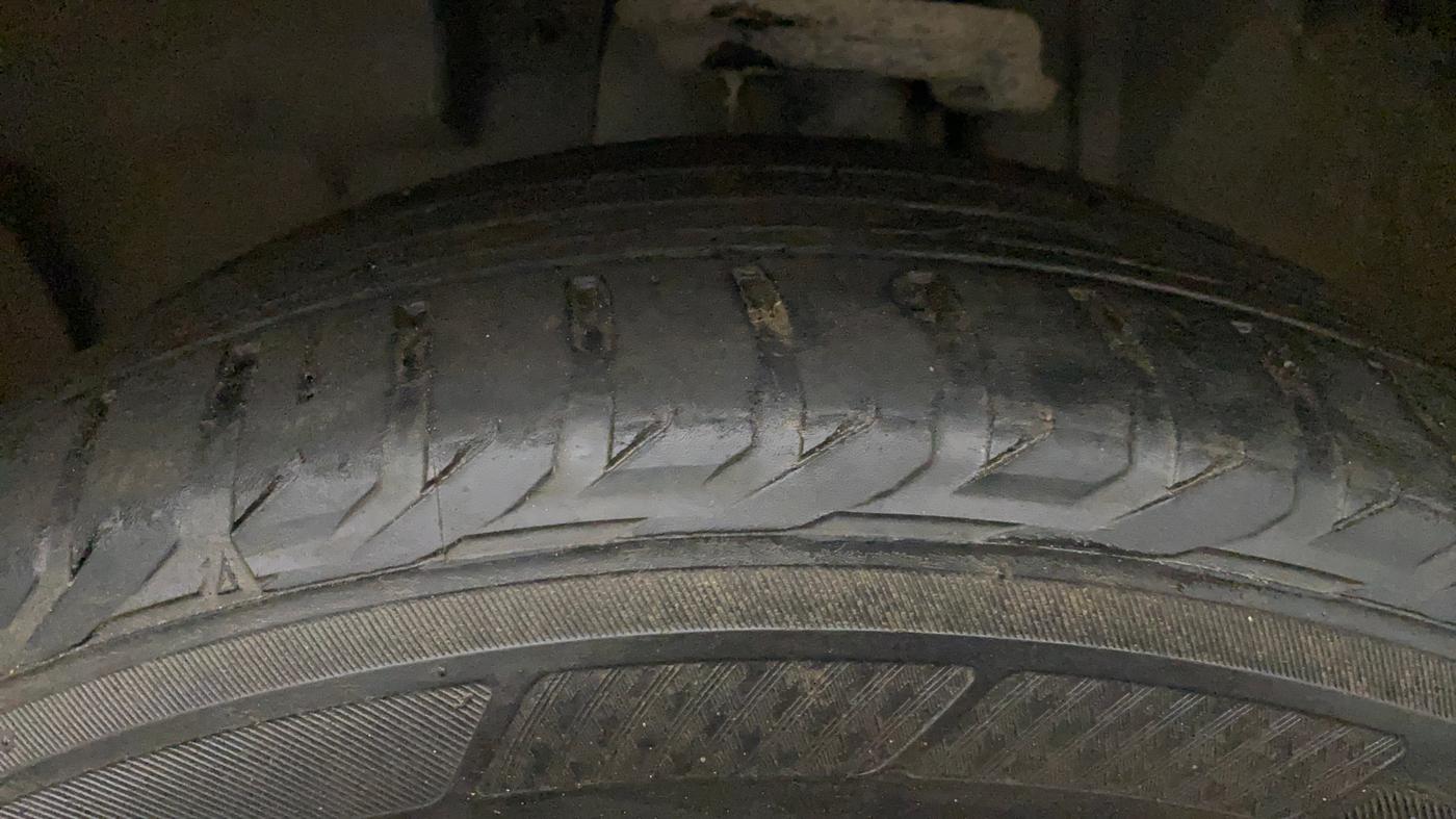 2020 Jeep Compass LONGITUDE PLUS 1.4 PETROL AT, Petrol, Automatic, 76,215 km, Left Front Tyre Tread