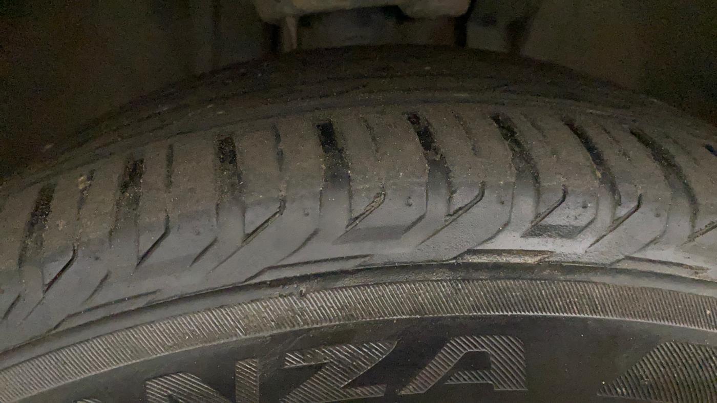 2020 Jeep Compass LONGITUDE PLUS 1.4 PETROL AT, Petrol, Automatic, 76,215 km, Right Front Tyre Tread