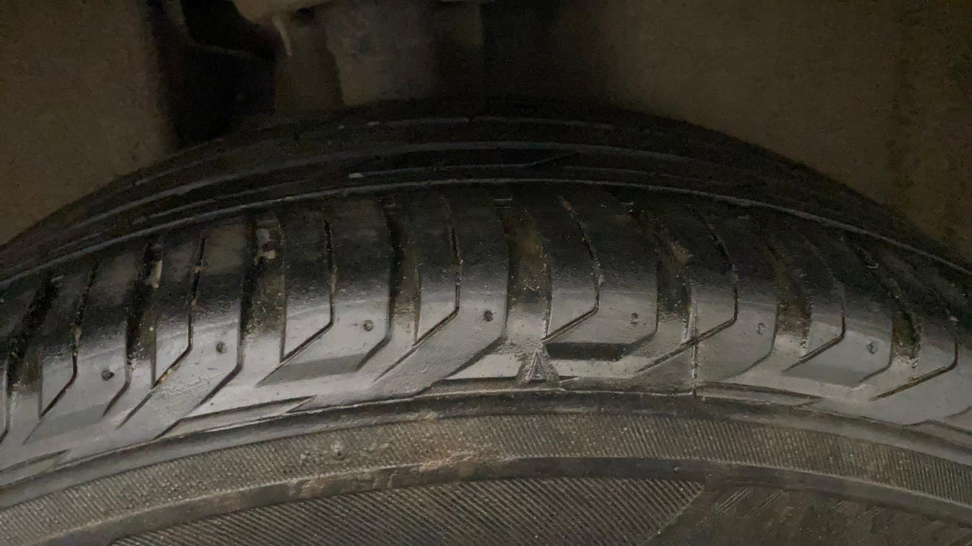 2020 Jeep Compass LONGITUDE PLUS 1.4 PETROL AT, Petrol, Automatic, 76,215 km, Right Rear Tyre Tread