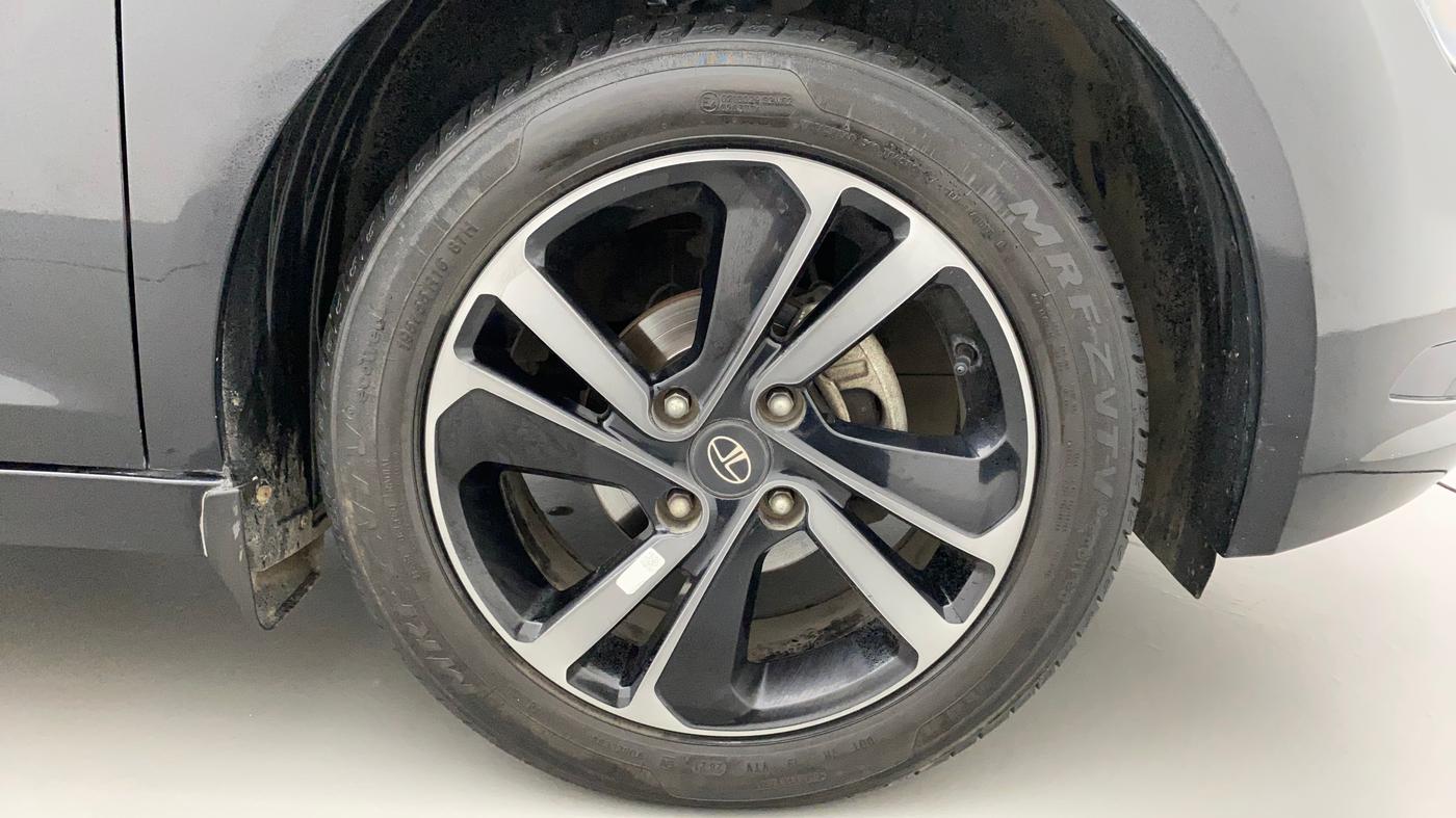 2021 Tata ALTROZ XZ PLUS I-TURBO PETROL DARK EDITION, Petrol, Manual, 21,424 km, Right Front Wheel