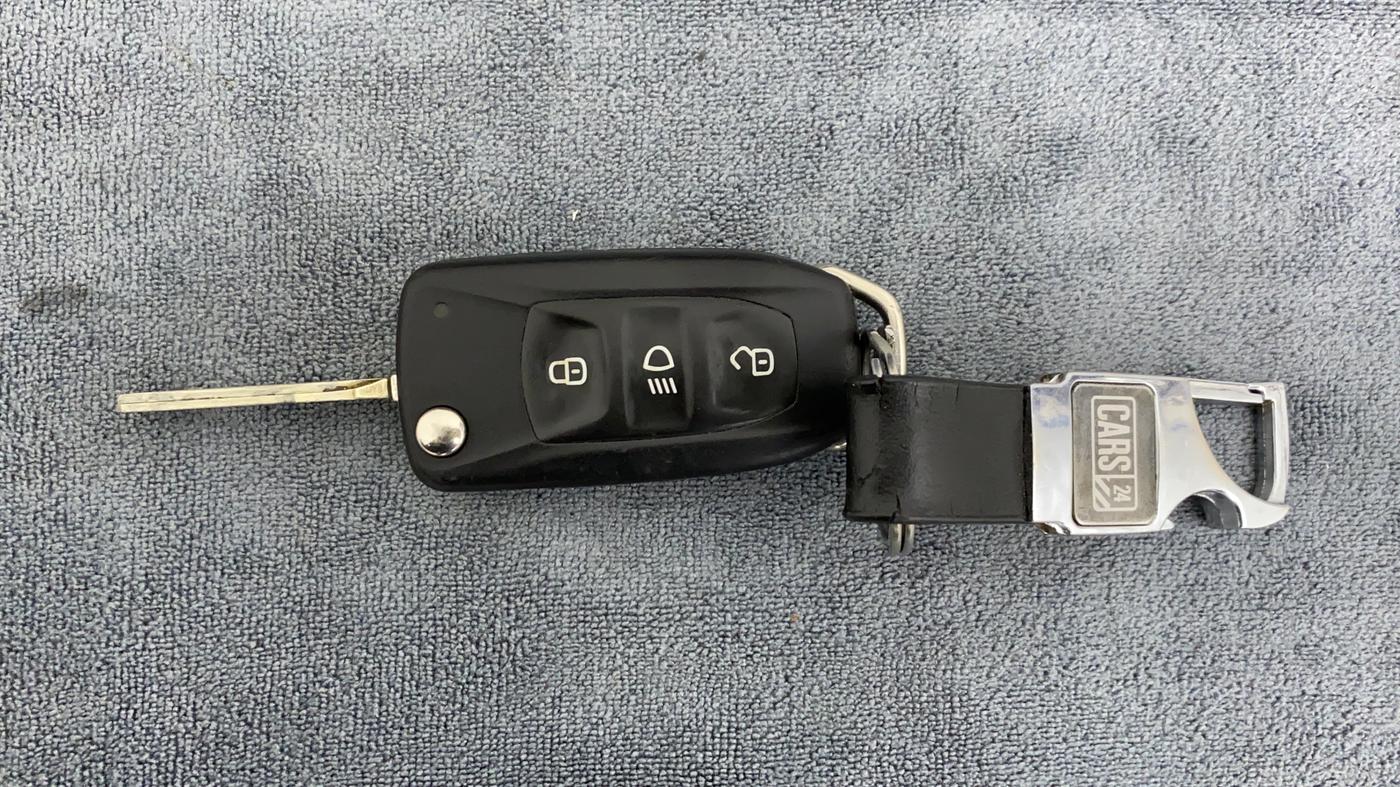 2018 Tata NEXON XM 1.2, Petrol, Manual, 58,008 km, Key Close Up