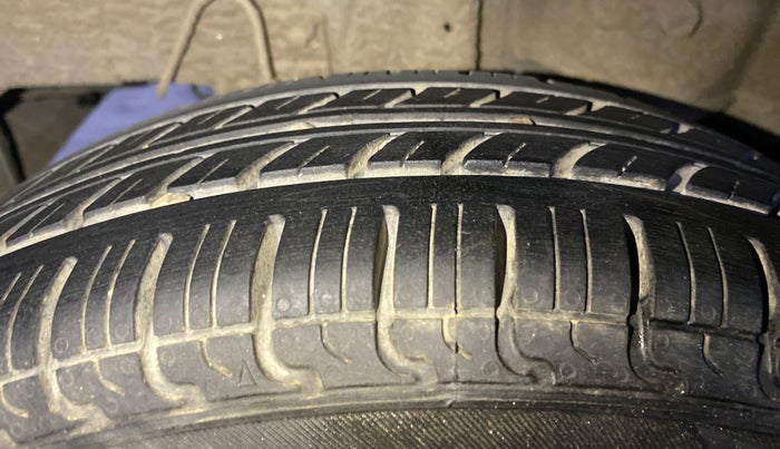 2014 Hyundai Eon MAGNA +, Petrol, Manual, 89,443 km, Right Rear Tyre Tread