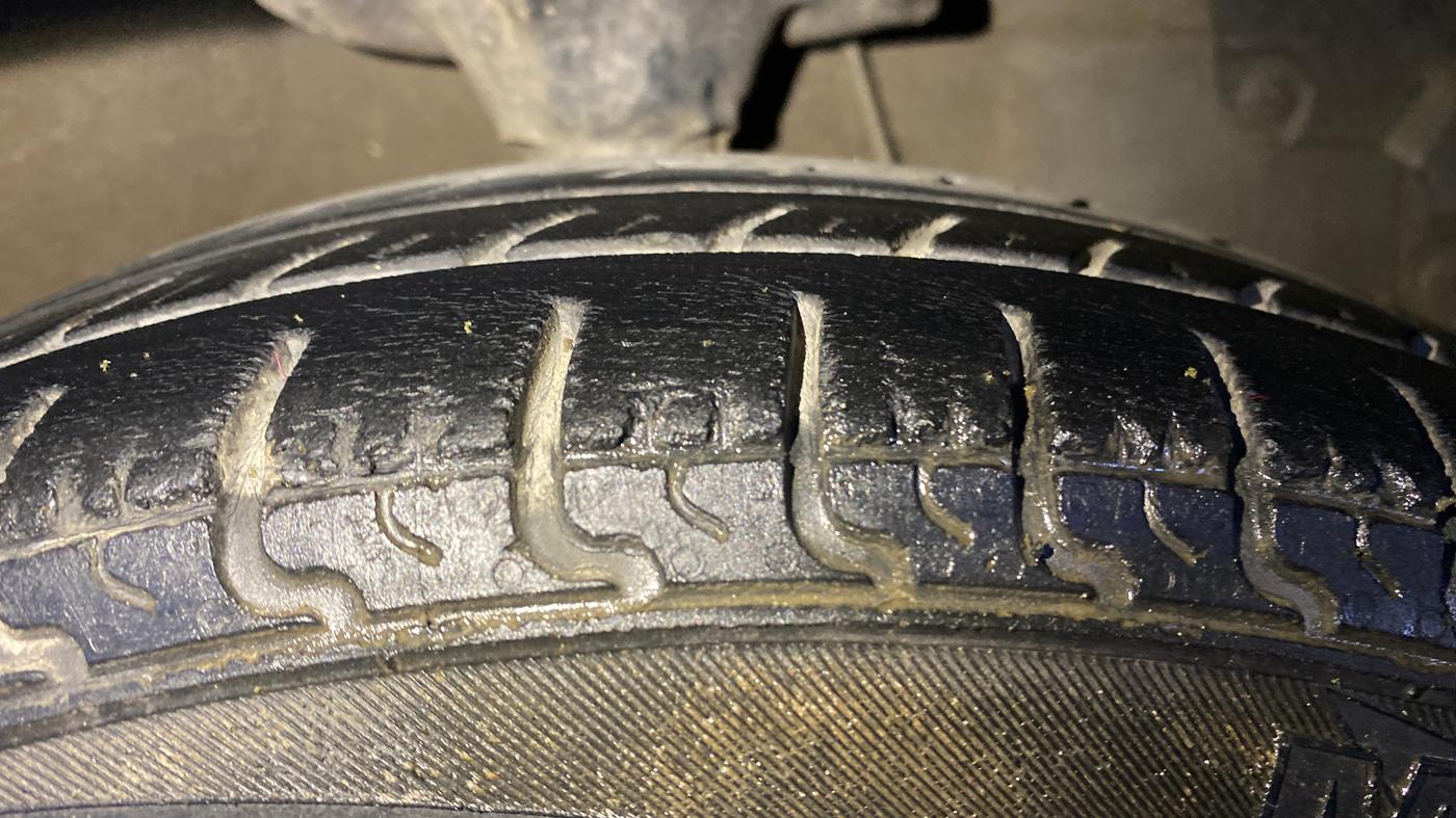 2014 Hyundai Eon MAGNA +, Petrol, Manual, 89,443 km, Right Front Tyre Tread