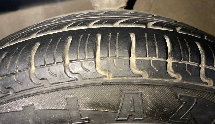 2014 Hyundai Eon MAGNA +, Petrol, Manual, 89,443 km, Left Front Tyre Tread