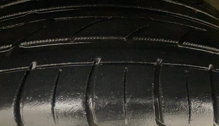 2018 Maruti Baleno ALPHA DIESEL 1.3, Diesel, Manual, 1,10,979 km, Left Front Tyre Tread