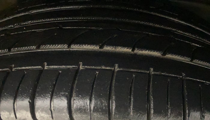 2018 Maruti Baleno ALPHA DIESEL 1.3, Diesel, Manual, 1,10,979 km, Right Front Tyre Tread