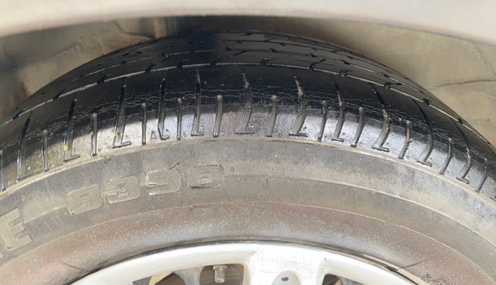 2017 Honda WR-V 1.5L I-DTEC S MT, Diesel, Manual, 1,43,502 km, Right Rear Tyre Tread