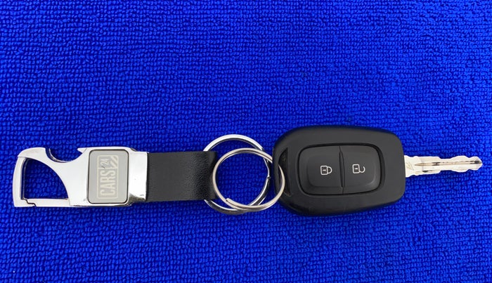 2020 Renault TRIBER RXT AMT, Petrol, Automatic, 25,506 km, Key Close Up