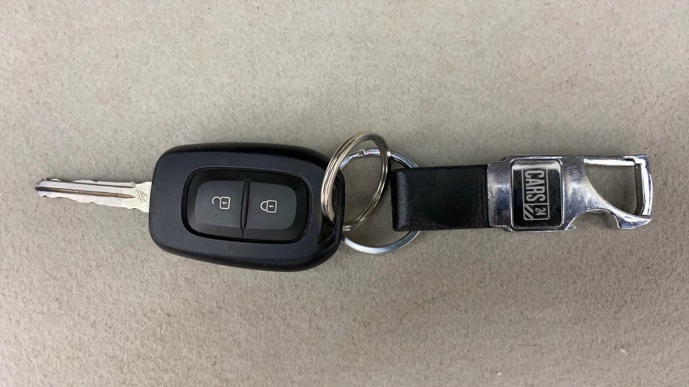 2019 Renault Duster 110 PS RXS 4X2 AMT DIESEL, Diesel, Automatic, 66,800 km, Key Close Up