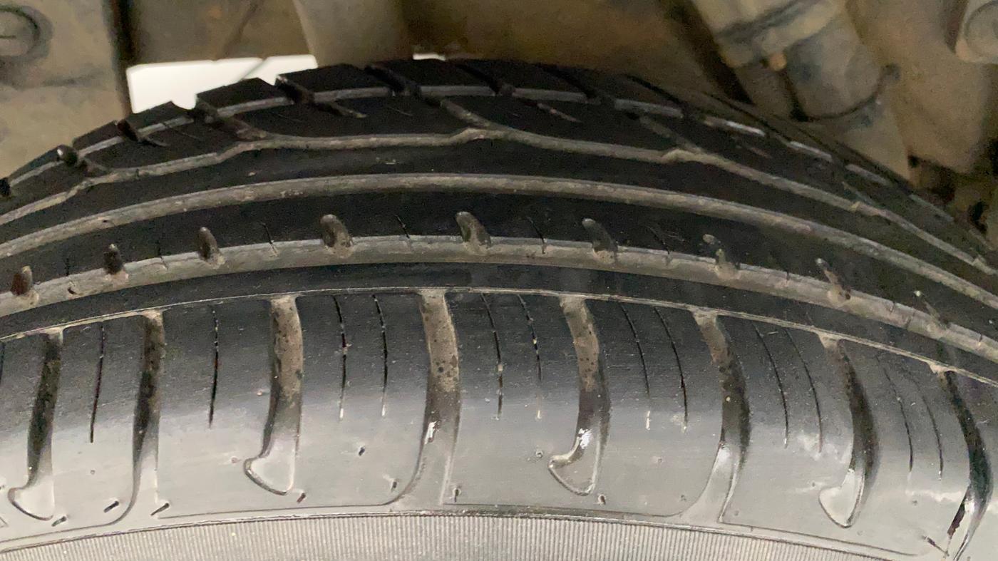 2019 Renault Duster 110 PS RXS 4X2 AMT DIESEL, Diesel, Automatic, 66,800 km, Right Rear Tyre Tread