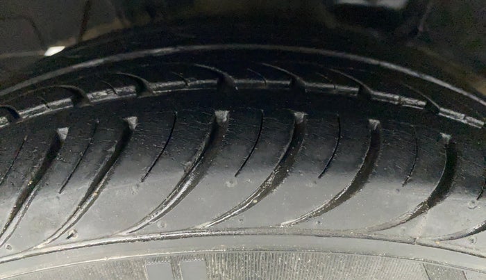 2015 Hyundai Eon MAGNA PLUS, Petrol, Manual, 19,479 km, Right Rear Tyre Tread