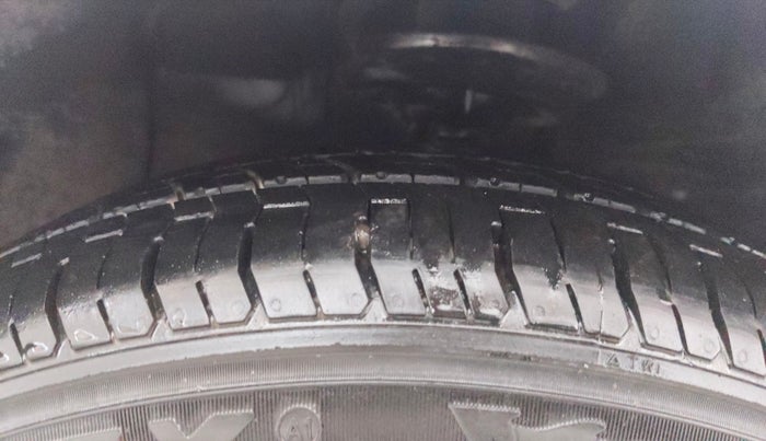 2016 Hyundai Xcent SX 1.2 (O), Petrol, Manual, 38,314 km, Left Front Tyre Tread